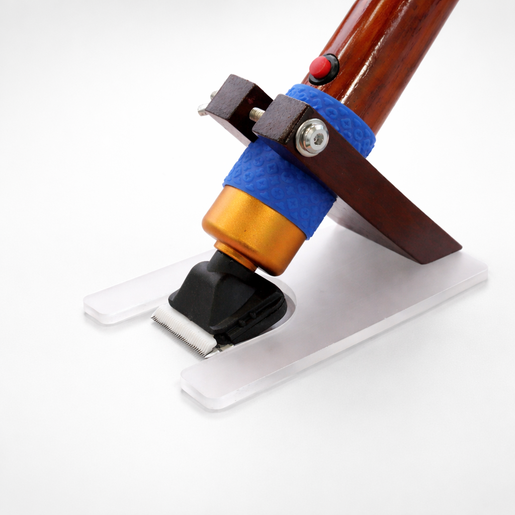 Tufting Trimmer with Shearing Guide