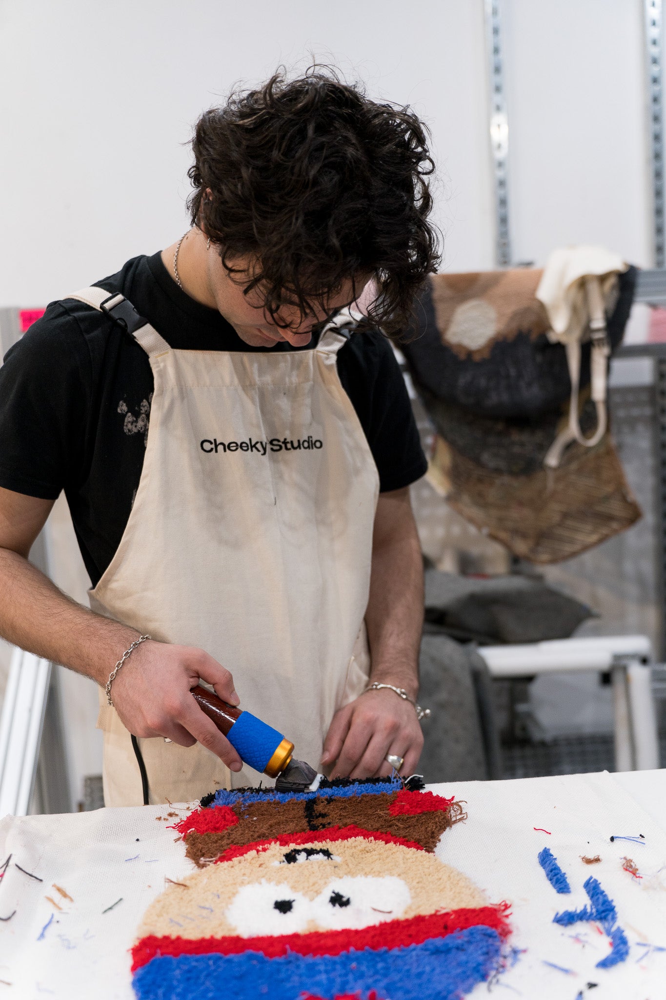 Rug Tufting Trimmer with Shearing Guide