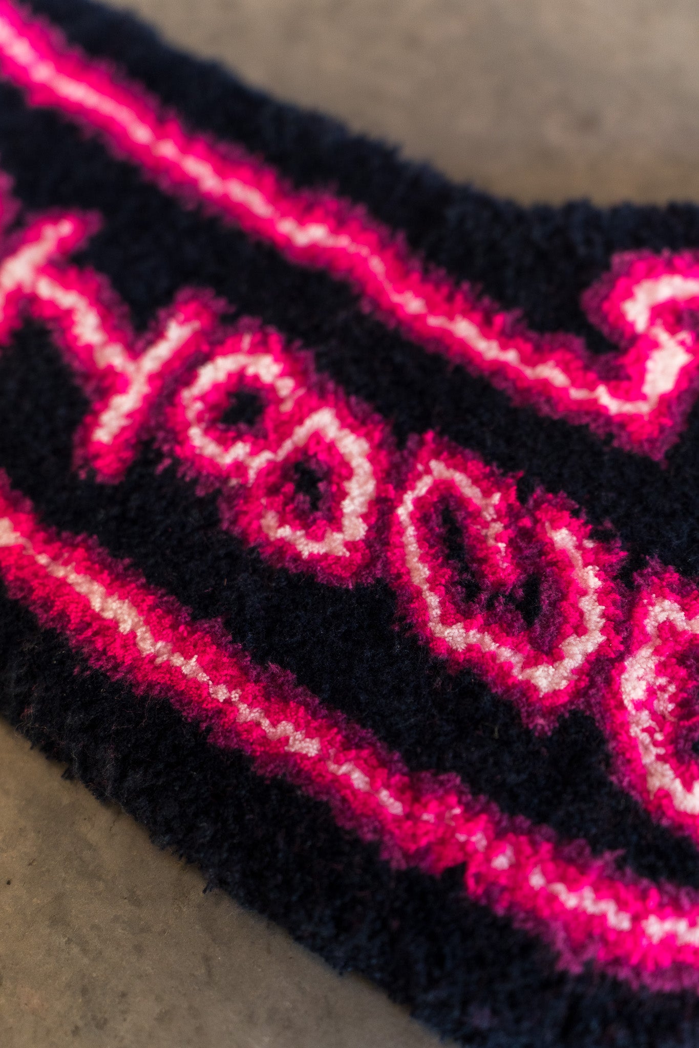Disco Arrow Hand-Tufted Rug