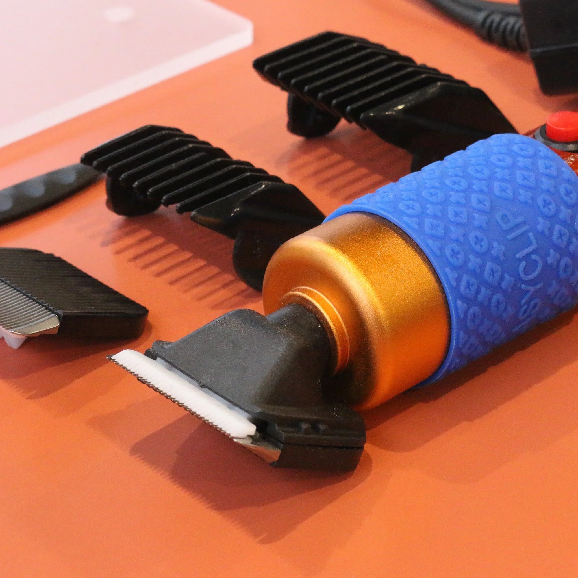 Tufting Trimmer with Shearing Guide