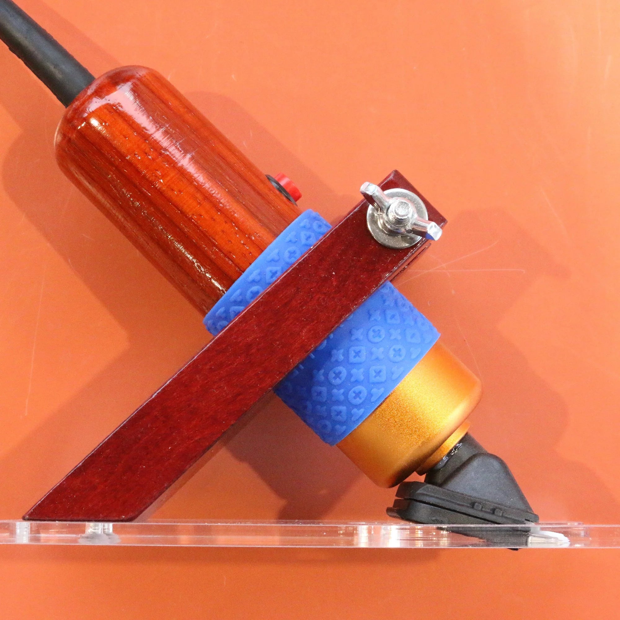 Tufting Trimmer with Shearing Guide